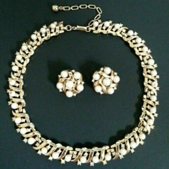 VINTAGE TRIFARI STONYBROOK SET OF NECKLACE EARRINGS PEARL CRYSTALS JEWELRY GOLD - Picture 2 of 10